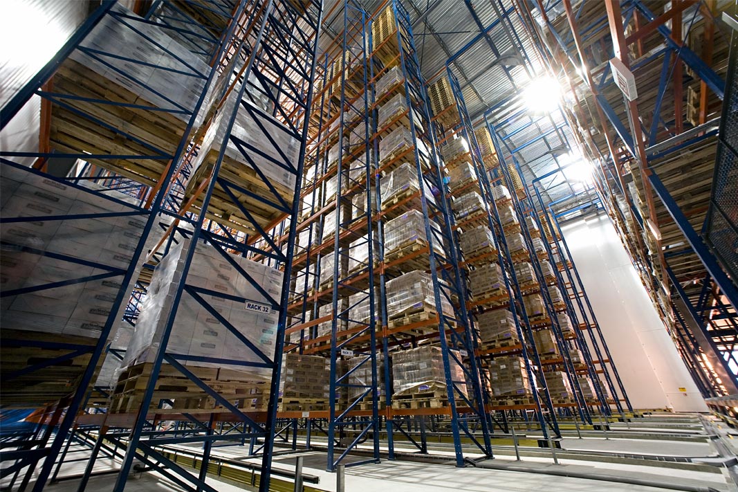 A free standing AS/RS pallet racking system.